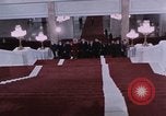 Immagine di Nixon saluta Enlai Pechino Cina, 1972, secondo 21 filmato di repertorio 65675057337