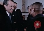 Immagine di Nixon saluta Enlai Pechino Cina, 1972, secondo 34 filmato di repertorio 65675057337