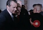 Immagine di Nixon saluta Enlai Pechino Cina, 1972, secondo 36 filmato di repertorio 65675057337