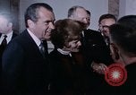 Immagine di Nixon saluta Enlai Pechino Cina, 1972, secondo 39 filmato di repertorio 65675057337