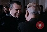 Immagine di Nixon saluta Enlai Pechino Cina, 1972, secondo 47 filmato di repertorio 65675057337