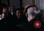 Immagine di Nixon saluta Enlai Pechino Cina, 1972, secondo 49 filmato di repertorio 65675057337