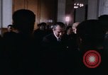 Immagine di Nixon saluta Enlai Pechino Cina, 1972, secondo 53 filmato di repertorio 65675057337
