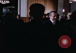 Immagine di Nixon saluta Enlai Pechino Cina, 1972, secondo 54 filmato di repertorio 65675057337