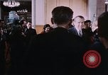 Immagine di Nixon saluta Enlai Pechino Cina, 1972, secondo 55 filmato di repertorio 65675057337