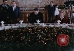 Standbild Nixon und Enlai Speisen Peking China, 1972, aus Sekunde 32 historischem Filmmaterial Videoclip 65675057339