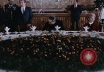 Standbild Nixon und Enlai Speisen Peking China, 1972, aus Sekunde 33 historischem Filmmaterial Videoclip 65675057339