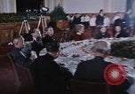 Standbild Nixon und Enlai Speisen Peking China, 1972, aus Sekunde 48 historischem Filmmaterial Videoclip 65675057339