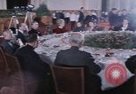 Standbild Nixon und Enlai Speisen Peking China, 1972, aus Sekunde 49 historischem Filmmaterial Videoclip 65675057339