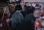 Standbild Nixon und Enlai Speisen Peking China, 1972, aus Sekunde 59 historischem Filmmaterial Videoclip 65675057339