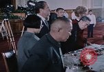 Standbild Nixon und Enlai Speisen Peking China, 1972, aus Sekunde 60 historischem Filmmaterial Videoclip 65675057339