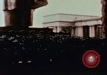 Immagine di Statua di Mao e arco Shanghai in Cina, 1972, secondo 12 filmato di repertorio 65675057344