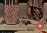 Immagine di Cibi cinesi Shanghai in Cina, 1972, secondo 31 filmato di repertorio 65675057349