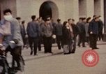 Immagine di Strade trafficate di Pechino Pechino Cina, 1972, secondo 38 filmato di repertorio 65675057352