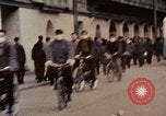Immagine di Strade trafficate di Pechino Pechino Cina, 1972, secondo 43 filmato di repertorio 65675057352