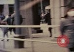 Immagine di Strade trafficate di Pechino Pechino Cina, 1972, secondo 52 filmato di repertorio 65675057352