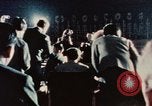 Immagine di Prestazioni acrobatiche Shanghai in Cina, 1972, secondo 11 filmato di repertorio 65675057356