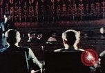 Immagine di Prestazioni acrobatiche Shanghai in Cina, 1972, secondo 14 filmato di repertorio 65675057356