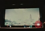 Immagine di Prestazioni acrobatiche Shanghai in Cina, 1972, secondo 25 filmato di repertorio 65675057356