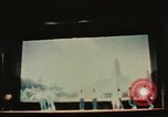 Immagine di Prestazioni acrobatiche Shanghai in Cina, 1972, secondo 27 filmato di repertorio 65675057356