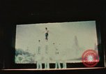 Immagine di Prestazioni acrobatiche Shanghai in Cina, 1972, secondo 36 filmato di repertorio 65675057356