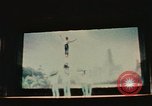 Immagine di Prestazioni acrobatiche Shanghai in Cina, 1972, secondo 38 filmato di repertorio 65675057356