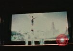 Immagine di Prestazioni acrobatiche Shanghai in Cina, 1972, secondo 39 filmato di repertorio 65675057356