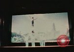 Immagine di Prestazioni acrobatiche Shanghai in Cina, 1972, secondo 40 filmato di repertorio 65675057356