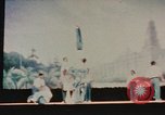 Immagine di Prestazioni acrobatiche Shanghai in Cina, 1972, secondo 44 filmato di repertorio 65675057356