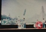 Immagine di Prestazioni acrobatiche Shanghai in Cina, 1972, secondo 45 filmato di repertorio 65675057356