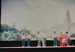 Immagine di Prestazioni acrobatiche Shanghai in Cina, 1972, secondo 50 filmato di repertorio 65675057356