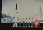 Immagine di Prestazioni acrobatiche Shanghai in Cina, 1972, secondo 54 filmato di repertorio 65675057356