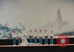 Immagine di Prestazioni acrobatiche Shanghai in Cina, 1972, secondo 61 filmato di repertorio 65675057356