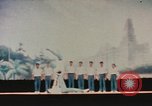 Immagine di Prestazioni acrobatiche Shanghai in Cina, 1972, secondo 62 filmato di repertorio 65675057356