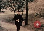 Immagine di Nixon in fiore parco Fort Hangchow Cina, 1972, secondo 3 filmato di repertorio 65675057364