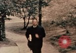 Immagine di Nixon in fiore parco Fort Hangchow Cina, 1972, secondo 5 filmato di repertorio 65675057364