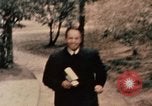 Immagine di Nixon in fiore parco Fort Hangchow Cina, 1972, secondo 6 filmato di repertorio 65675057364