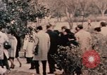 Immagine di Nixon in fiore parco Fort Hangchow Cina, 1972, secondo 11 filmato di repertorio 65675057364