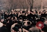 Immagine di Nixon in fiore parco Fort Hangchow Cina, 1972, secondo 23 filmato di repertorio 65675057364