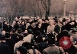 Immagine di Nixon in fiore parco Fort Hangchow Cina, 1972, secondo 25 filmato di repertorio 65675057364
