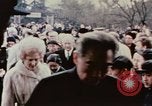 Standbild Nixon Gruppe beginnt Bootsfahrt Hangchow China, 1972, aus Sekunde 6 historischem Filmmaterial Videoclip 65675057365