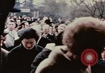 Standbild Nixon Gruppe beginnt Bootsfahrt Hangchow China, 1972, aus Sekunde 9 historischem Filmmaterial Videoclip 65675057365