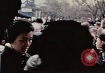 Standbild Nixon Gruppe beginnt Bootsfahrt Hangchow China, 1972, aus Sekunde 11 historischem Filmmaterial Videoclip 65675057365