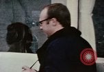 Standbild Nixon Gruppe beginnt Bootsfahrt Hangchow China, 1972, aus Sekunde 23 historischem Filmmaterial Videoclip 65675057365