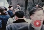 Standbild Nixon Gruppe beginnt Bootsfahrt Hangchow China, 1972, aus Sekunde 35 historischem Filmmaterial Videoclip 65675057365