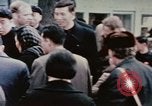 Standbild Nixon Gruppe beginnt Bootsfahrt Hangchow China, 1972, aus Sekunde 38 historischem Filmmaterial Videoclip 65675057365