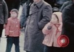 Standbild Nixon Gruppe beginnt Bootsfahrt Hangchow China, 1972, aus Sekunde 46 historischem Filmmaterial Videoclip 65675057365