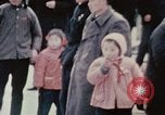 Standbild Nixon Gruppe beginnt Bootsfahrt Hangchow China, 1972, aus Sekunde 47 historischem Filmmaterial Videoclip 65675057365