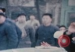 Standbild Nixon Gruppe beginnt Bootsfahrt Hangchow China, 1972, aus Sekunde 58 historischem Filmmaterial Videoclip 65675057365