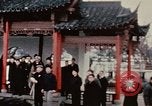 Standbild Nixon Gruppe beginnt Bootsfahrt Hangchow China, 1972, aus Sekunde 60 historischem Filmmaterial Videoclip 65675057365